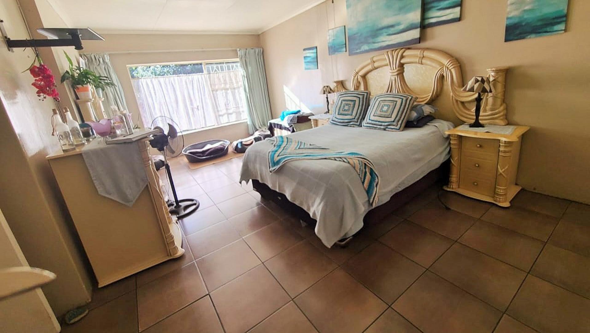Bed Room 1 of property in Emalahleni (Witbank) 