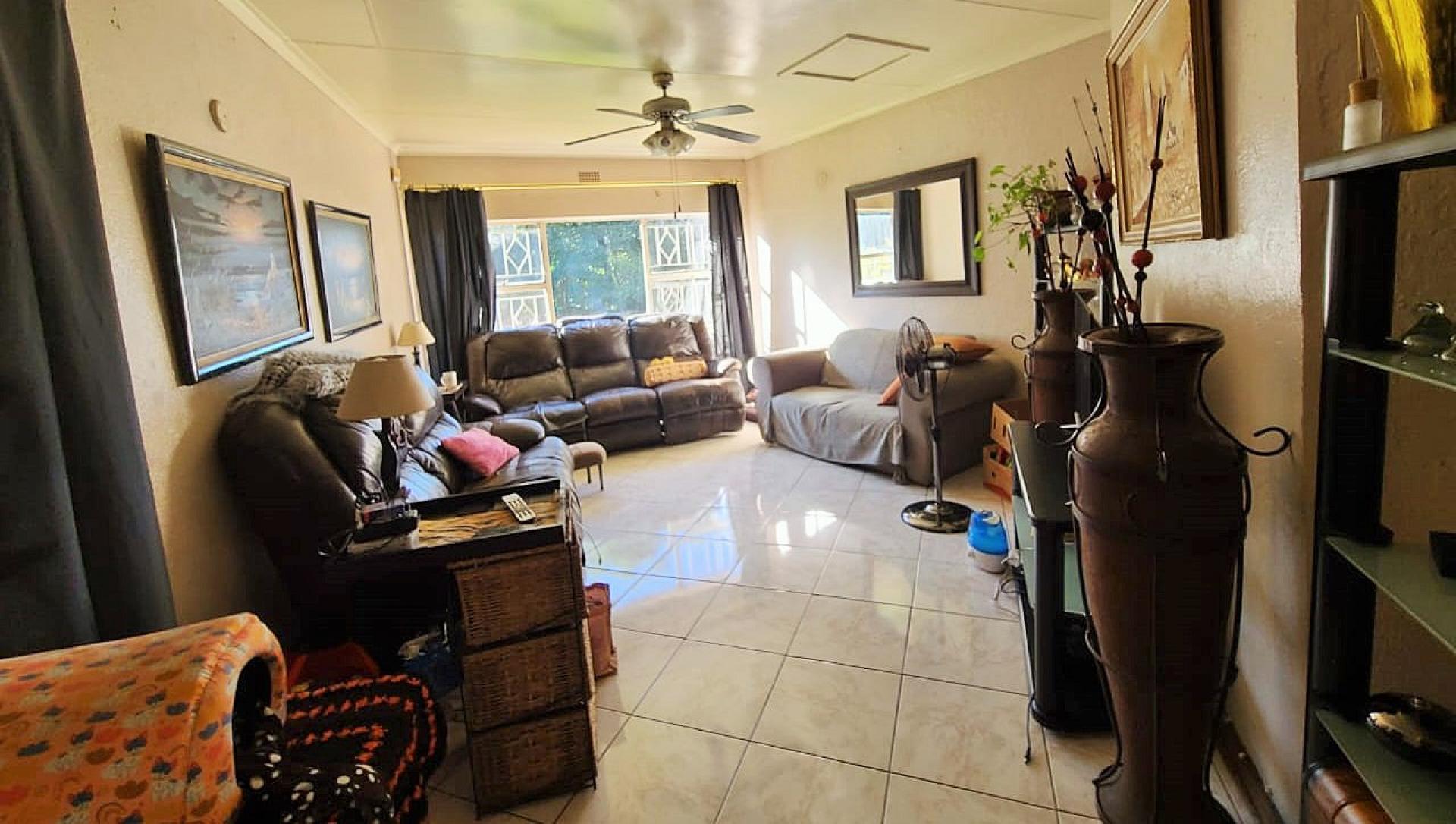 Lounges of property in Emalahleni (Witbank) 