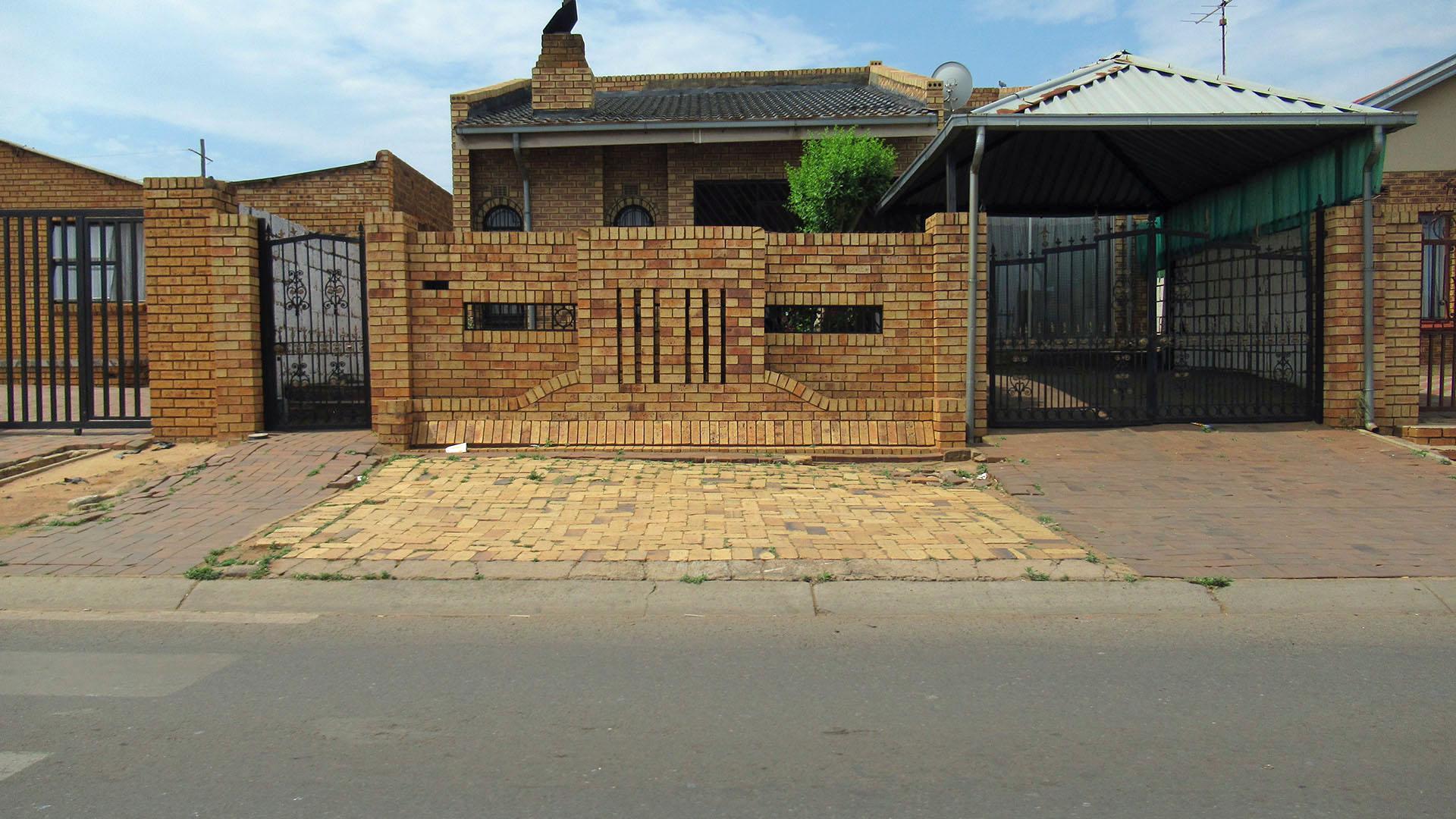 Front View of property in Mapetla