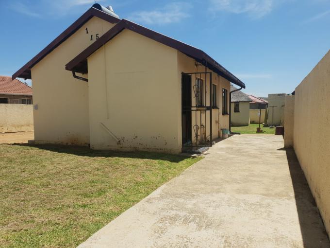2 Bedroom House for Sale For Sale in Lenasia South MR35928
