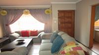 Lounges - 29 square meters of property in Glenmarais (Glen Marais)