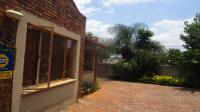 Front View of property in Glen Marais