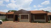 Front View of property in Glen Marais