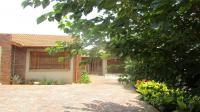 Front View of property in Glen Marais