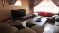 Lounges - 29 square meters of property in Glen Marais