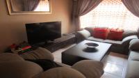 Lounges - 29 square meters of property in Glenmarais (Glen Marais)