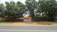 Front View of property in Glen Marais
