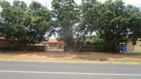 Front View of property in Glen Marais