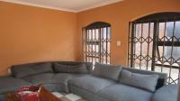 Lounges - 29 square meters of property in Glenmarais (Glen Marais)