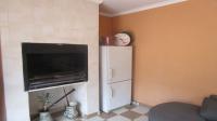Lounges - 29 square meters of property in Glen Marais