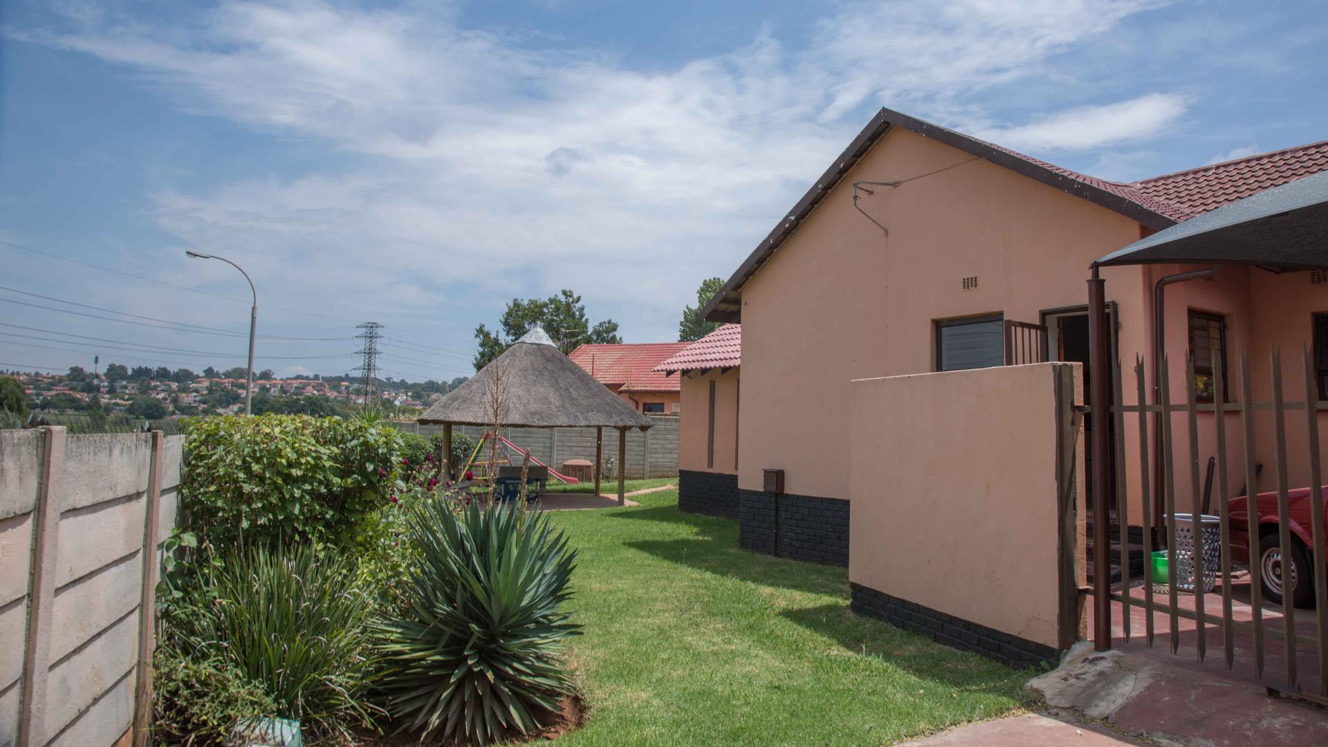 Front View of property in Roodepoort West