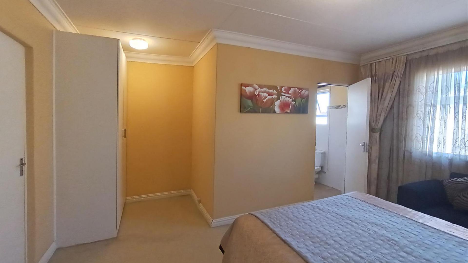 Bed Room 2 - 20 square meters of property in Kookrus