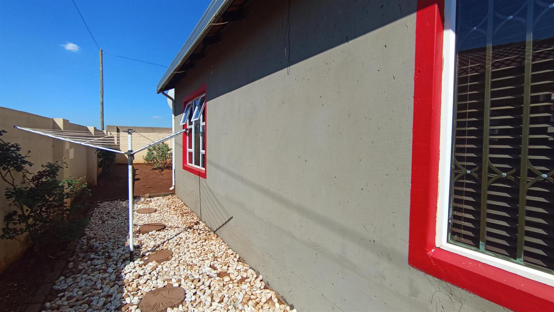 Backyard of property in Kookrus