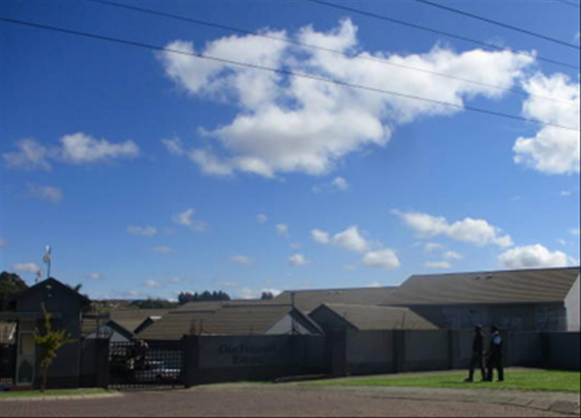 Front View of property in Die Heuwel