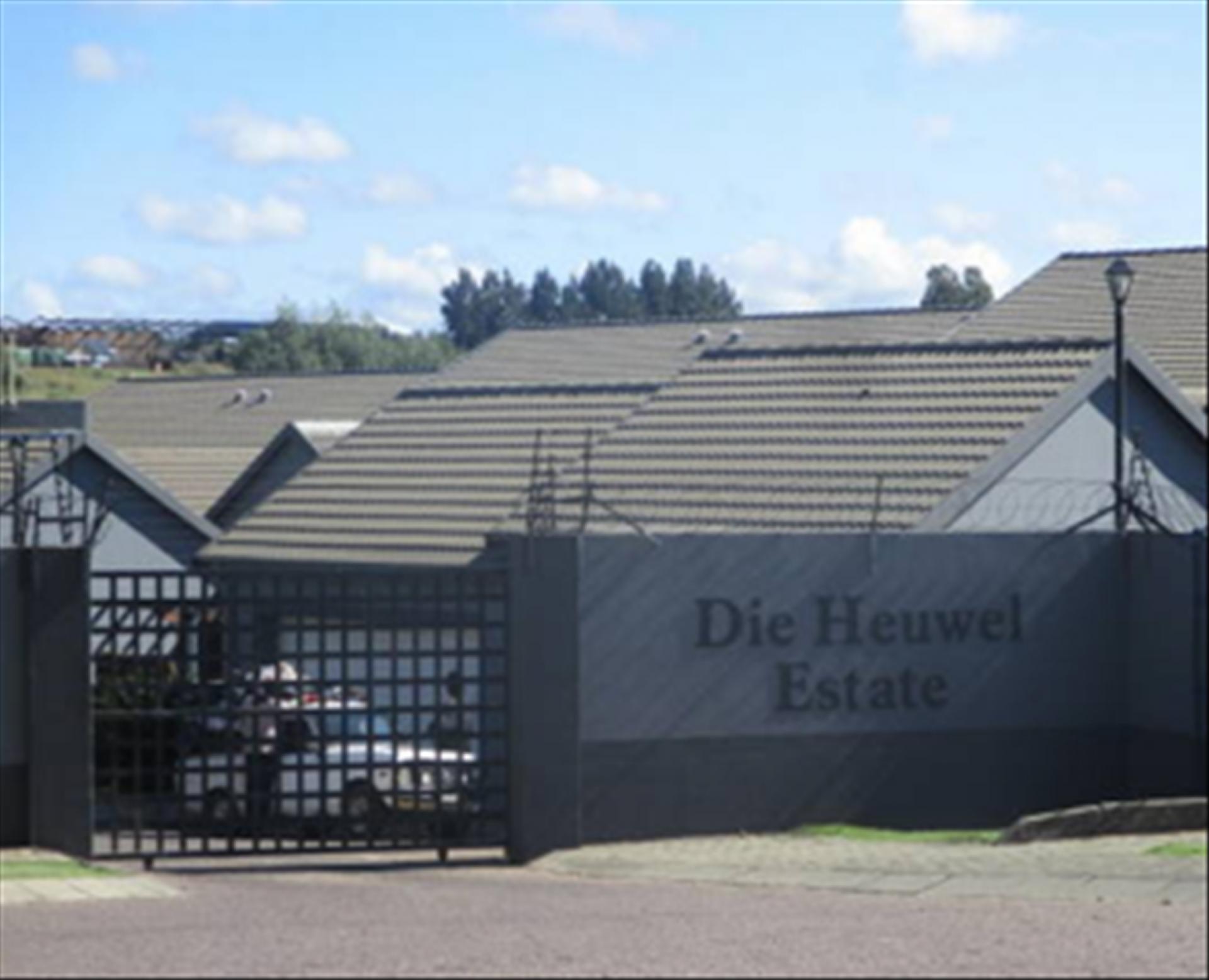 Front View of property in Die Heuwel
