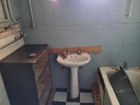 Bathroom 1 of property in Aliwal North