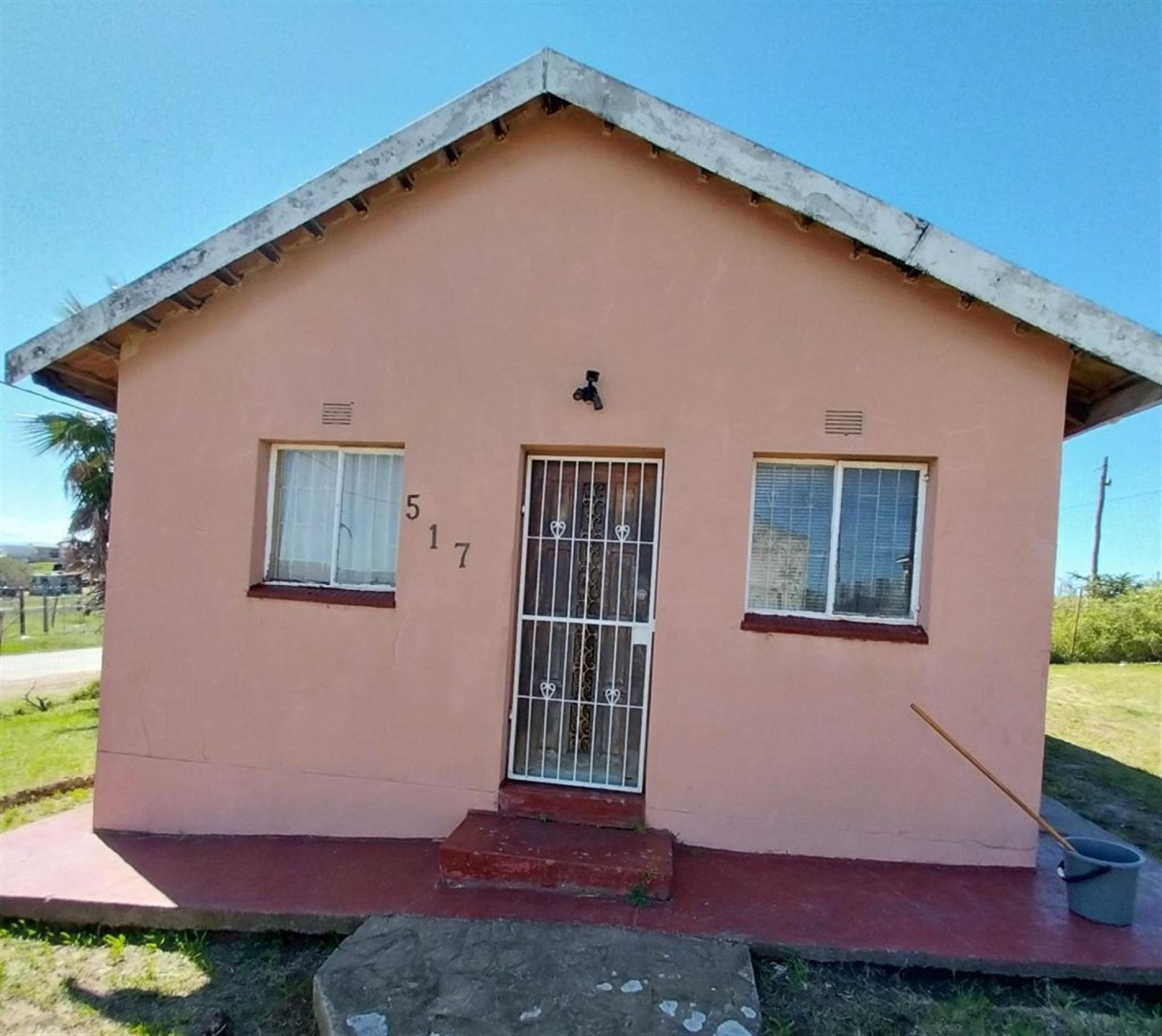 Front View of property in Phakamisa