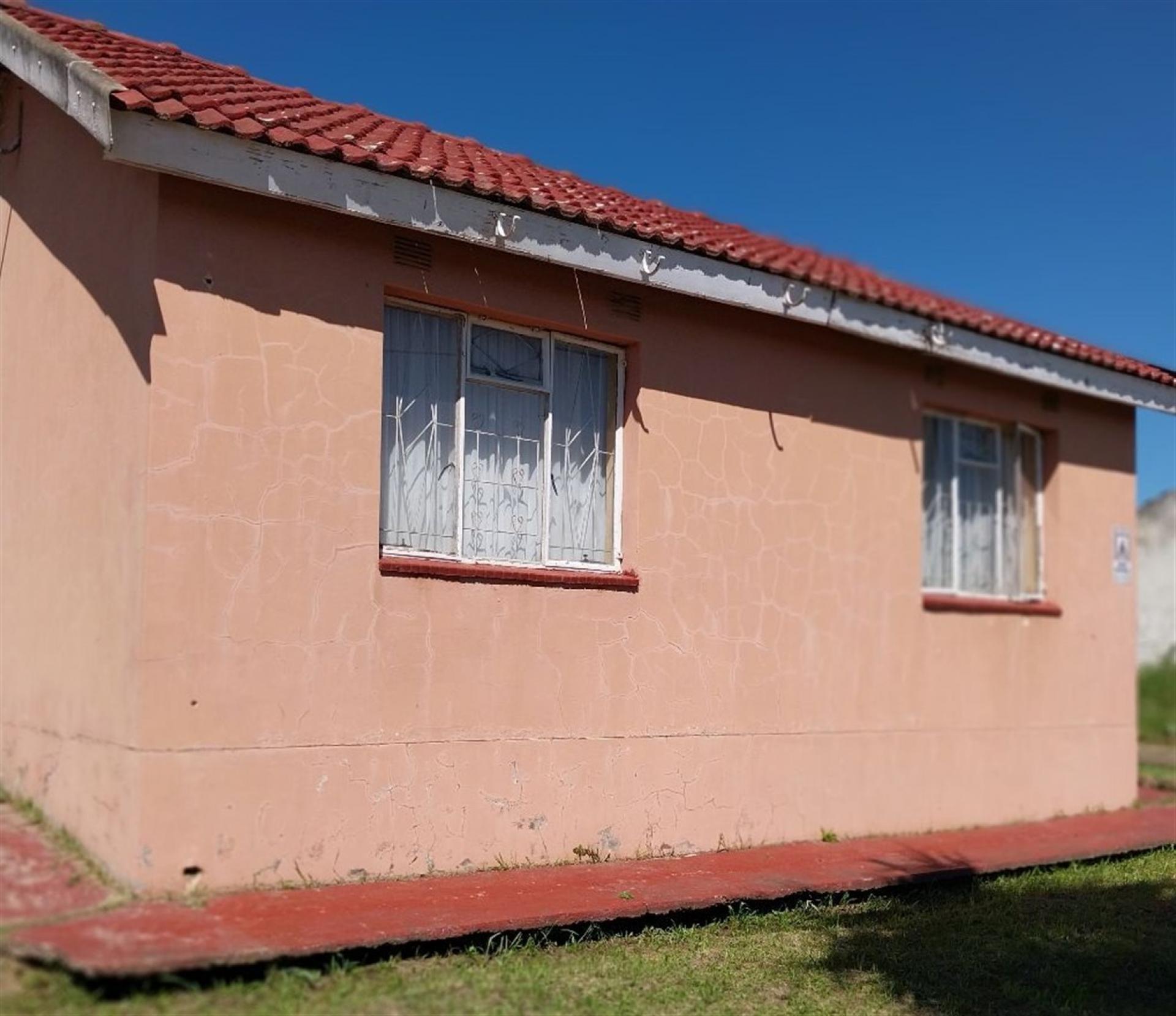 Front View of property in Phakamisa