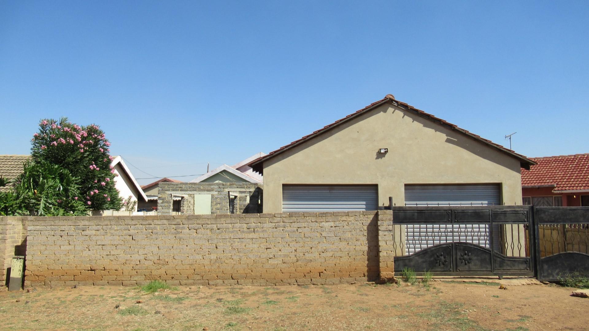 Front View of property in Lakeside - (Vereeniging)