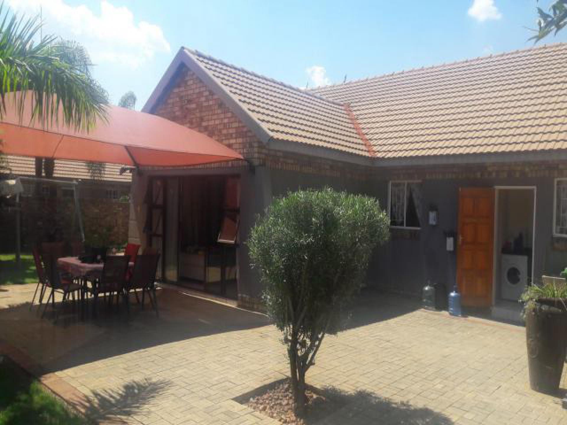 Front View of property in Waterval East