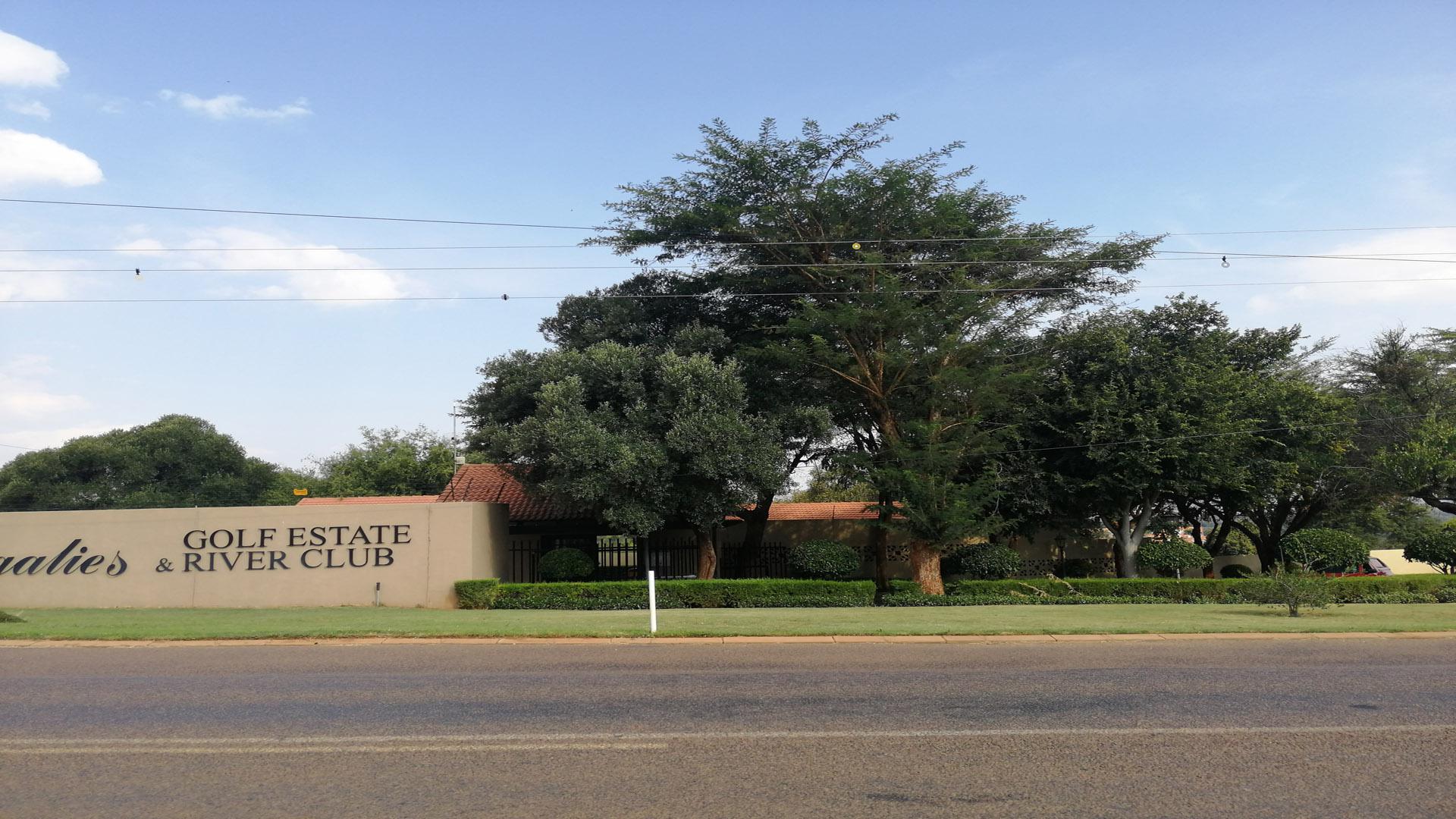 Front View of property in Magalies Golf Estate