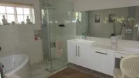 Main Bathroom - 13 square meters of property in Crawford