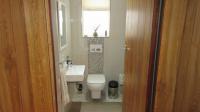 Guest Toilet - 2 square meters of property in Crawford