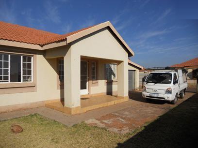 Front View of property in The Orchards