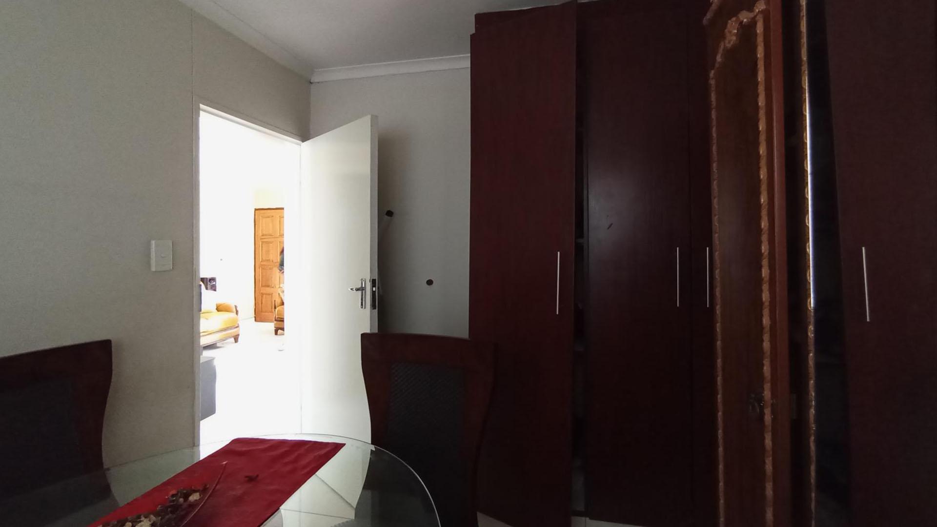 Bed Room 2 - 10 square meters of property in Jukskei View