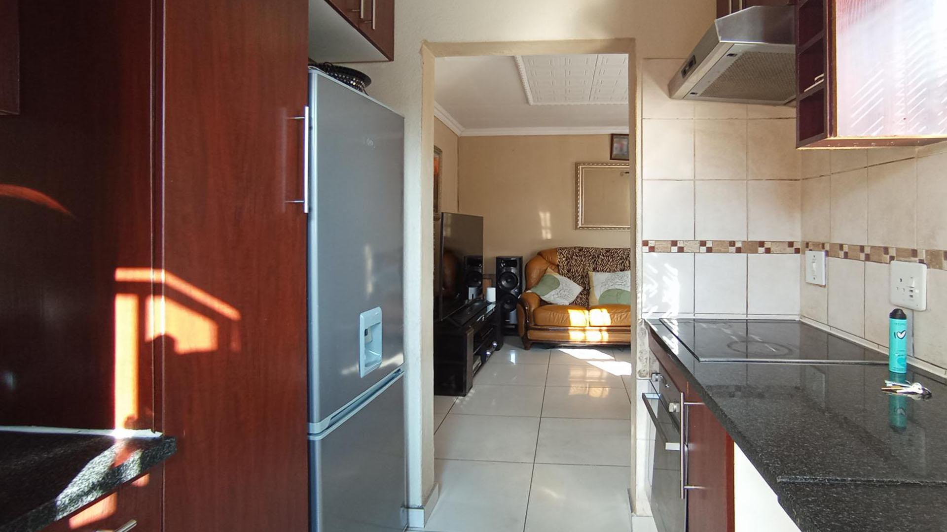Kitchen - 6 square meters of property in Jukskei View
