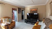 Lounges - 17 square meters of property in Jukskei View