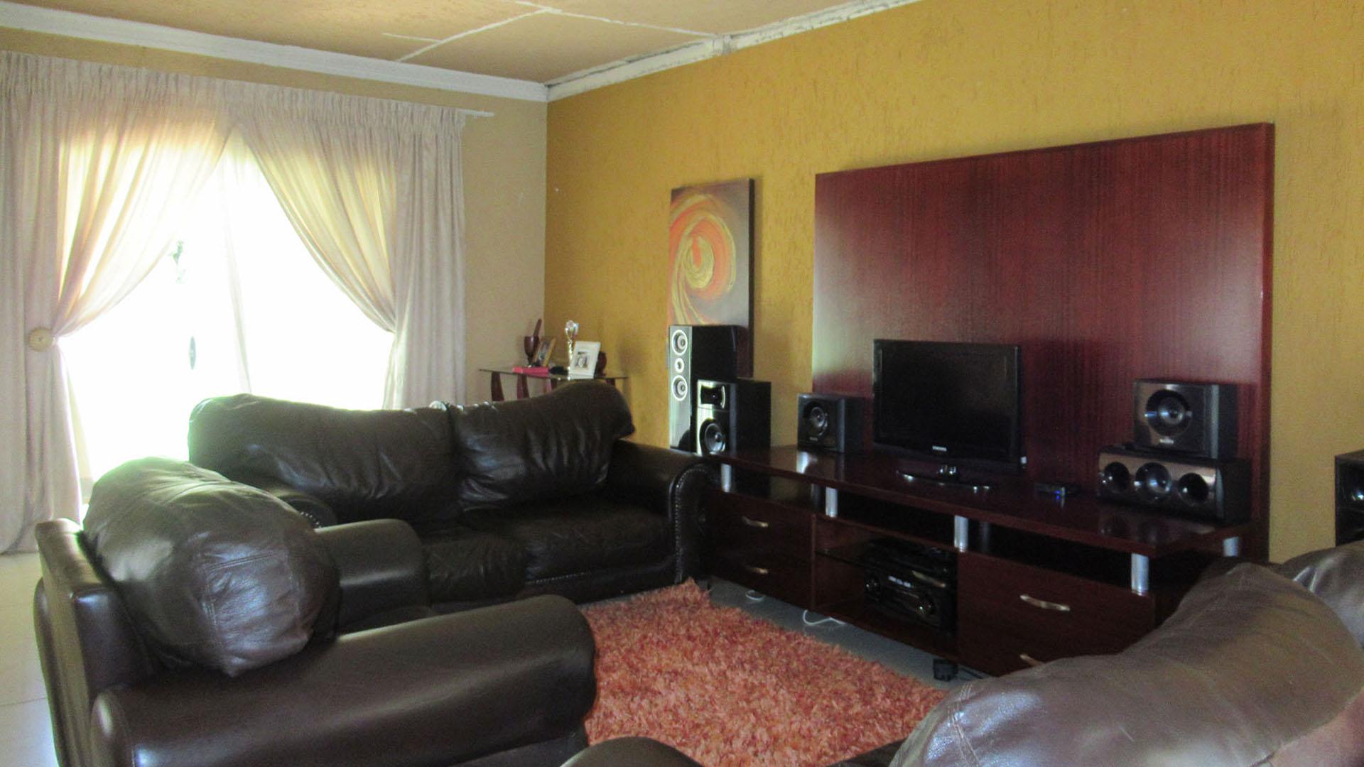 Lounges of property in Finsbury