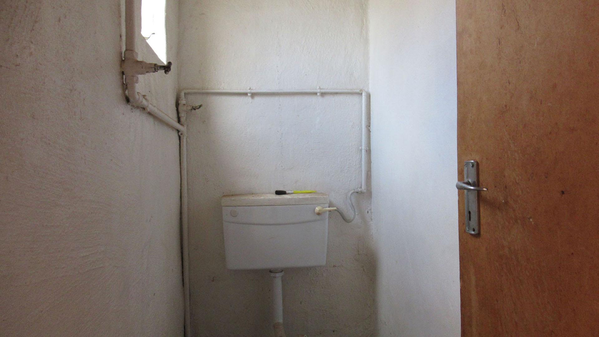 Staff Bathroom of property in Finsbury
