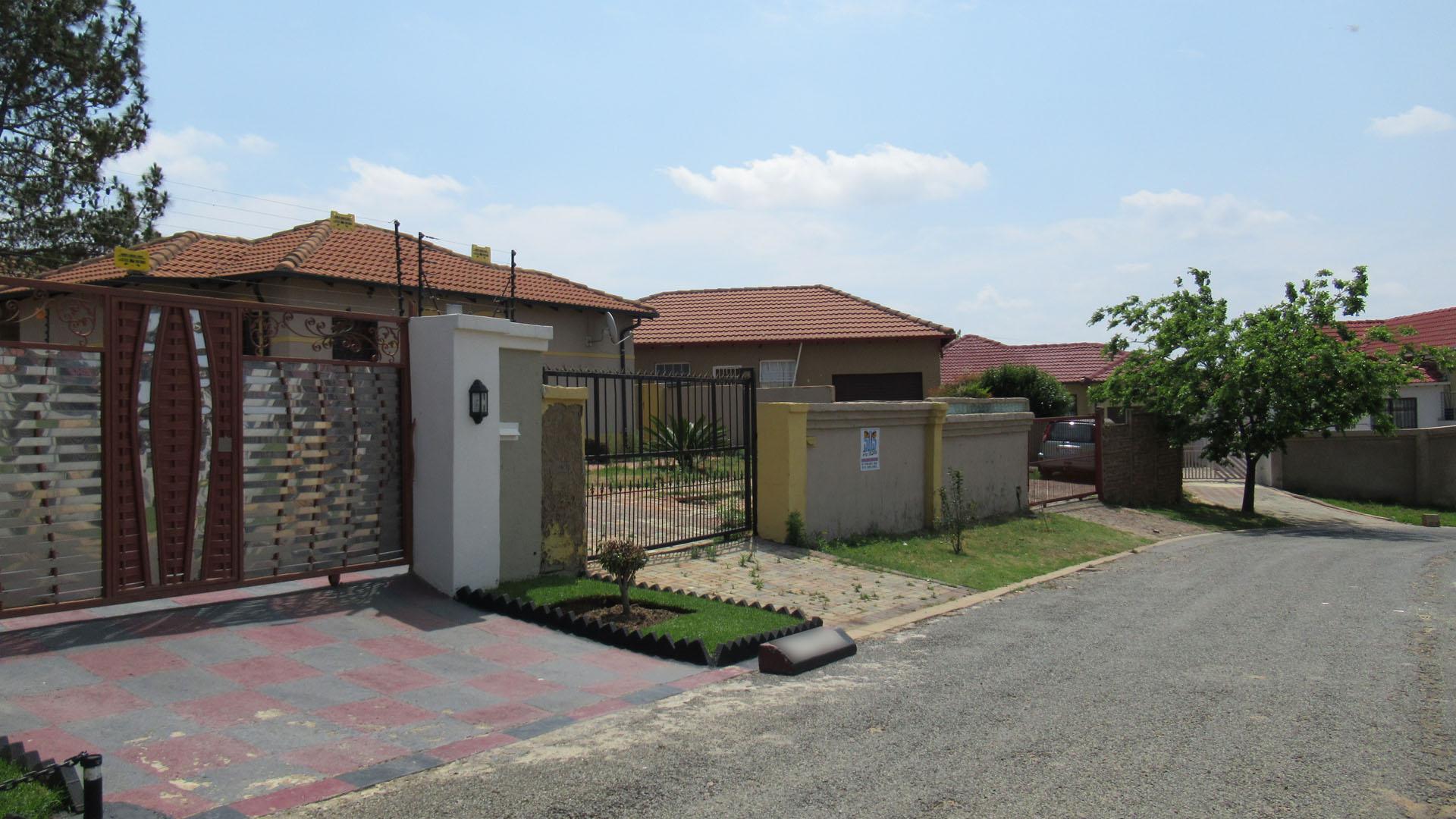 Front View of property in Cosmo City