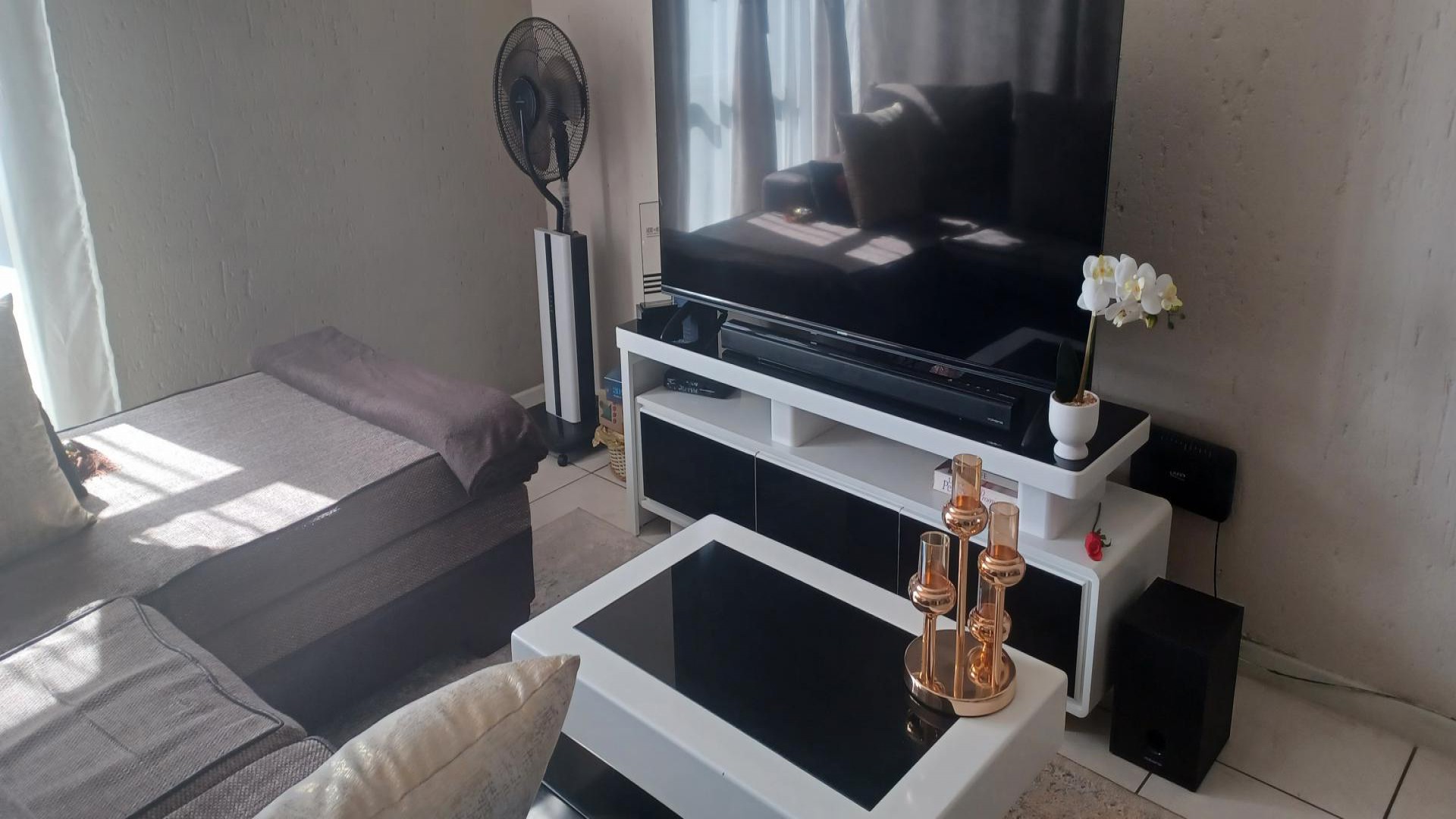 Lounges of property in Lone Hill