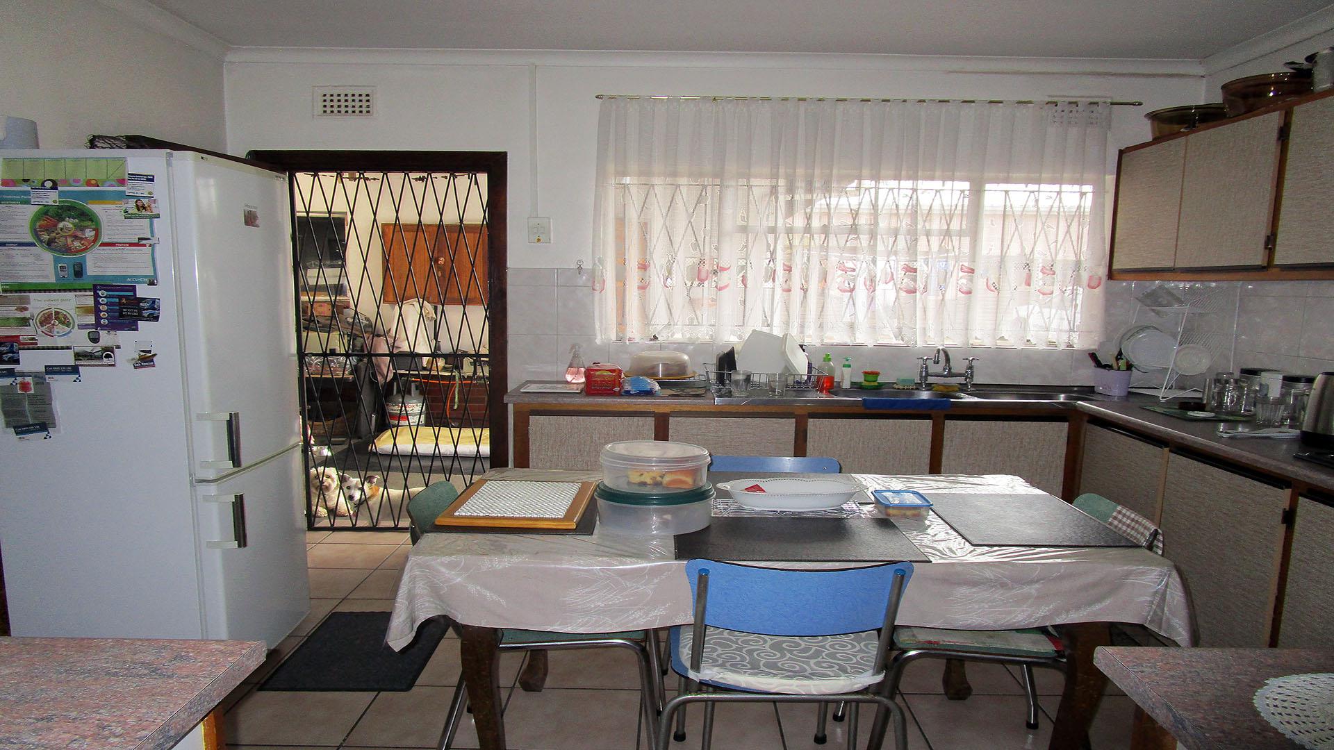 Kitchen - 15 square meters of property in Newholme