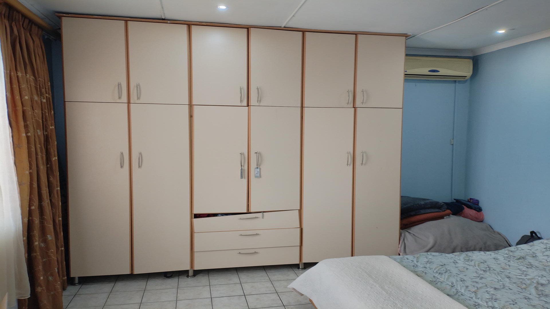 Bed Room 1 of property in Montclair (Dbn)