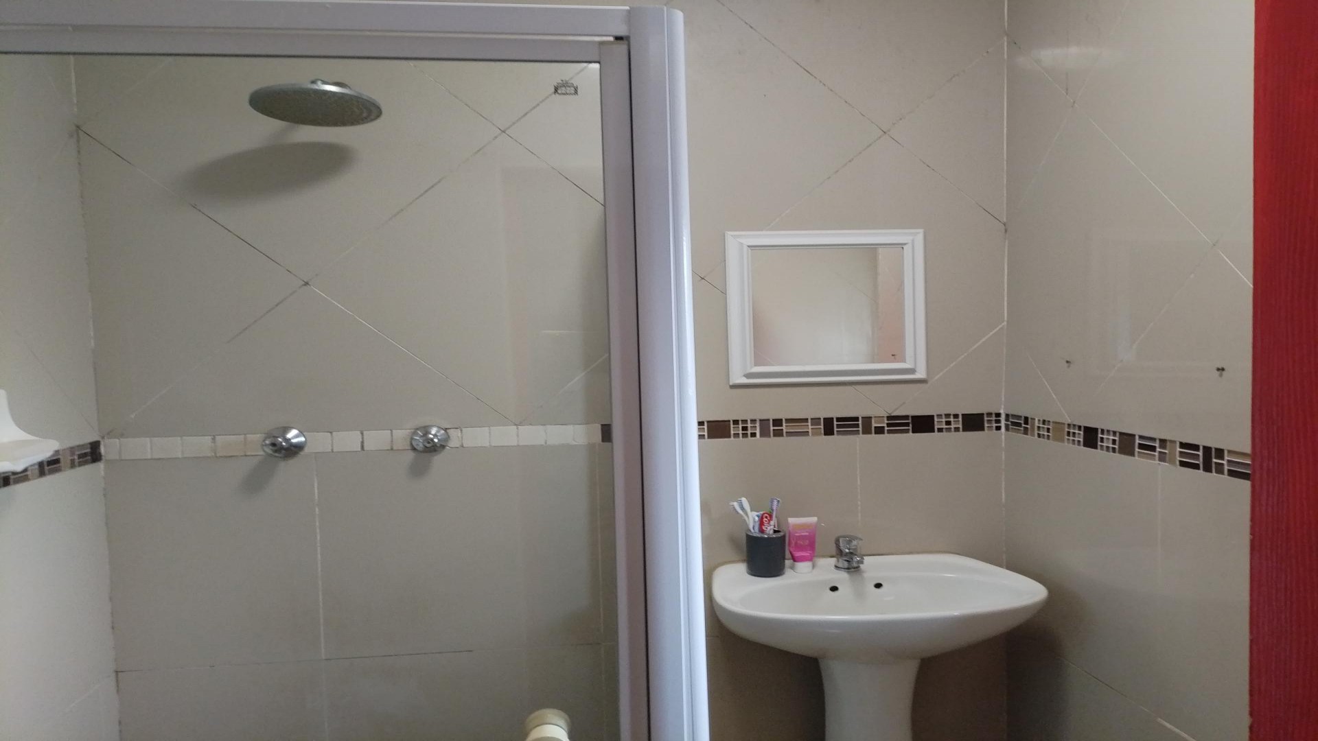 Bathroom 1 of property in Montclair (Dbn)