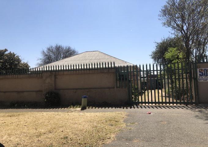 FNB SIE Sale In Execution 3 Bedroom House for Sale in Rewlatch - MR366980