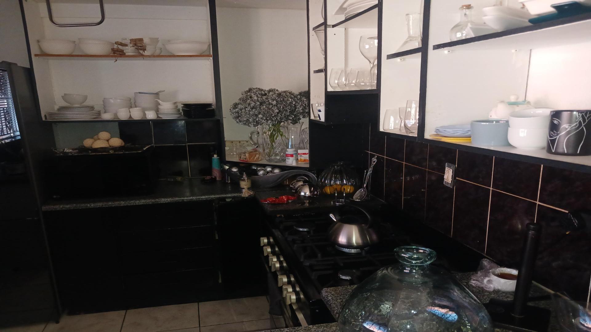 Kitchen of property in Mondeor