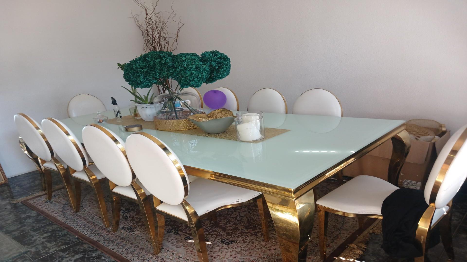 Dining Room of property in Mondeor