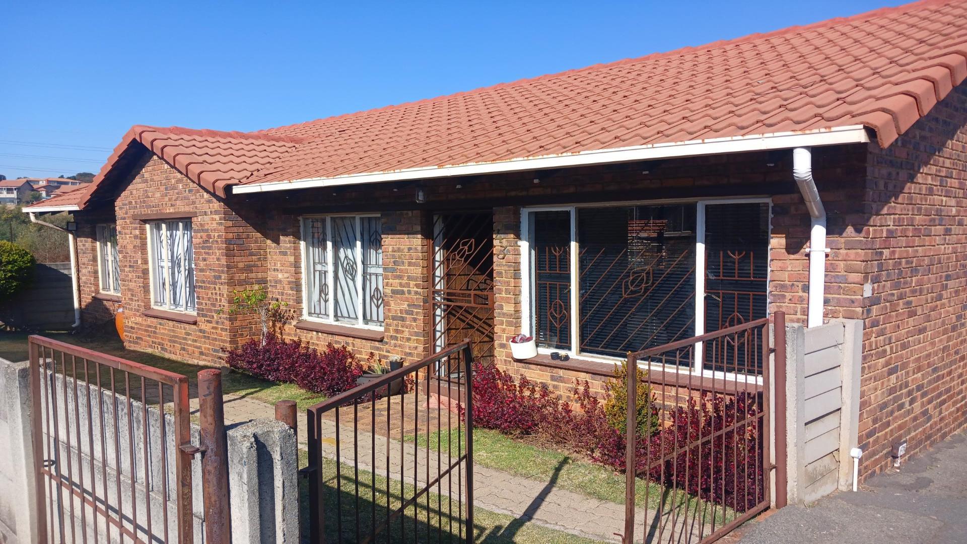 Front View of property in Mondeor