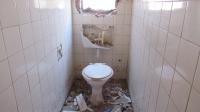 Bathroom 1 - 9 square meters of property in Bedworth Park