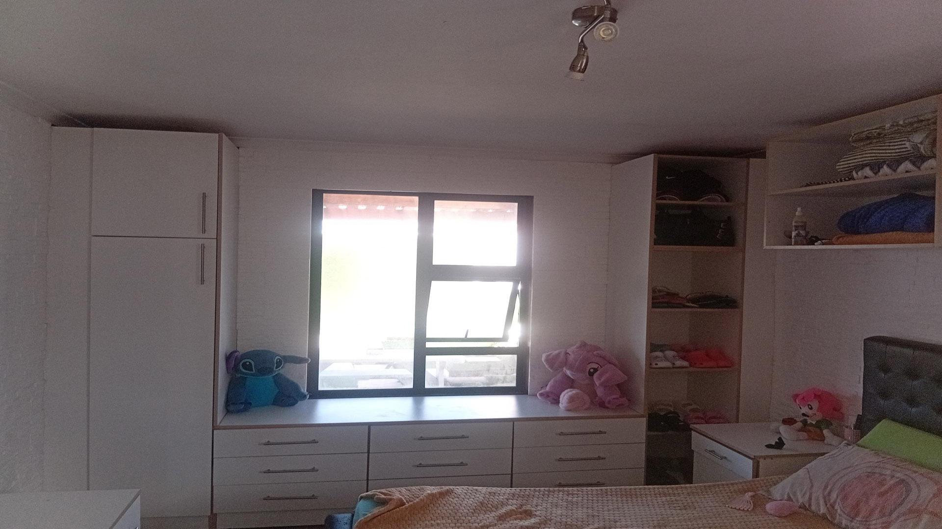 Bed Room 1 of property in Mitchells Plain