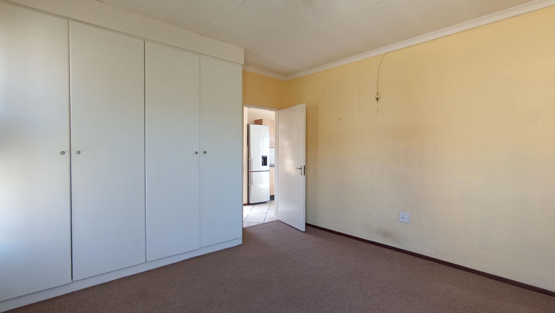 Bed Room 1 - 16 square meters of property in Willowbrook