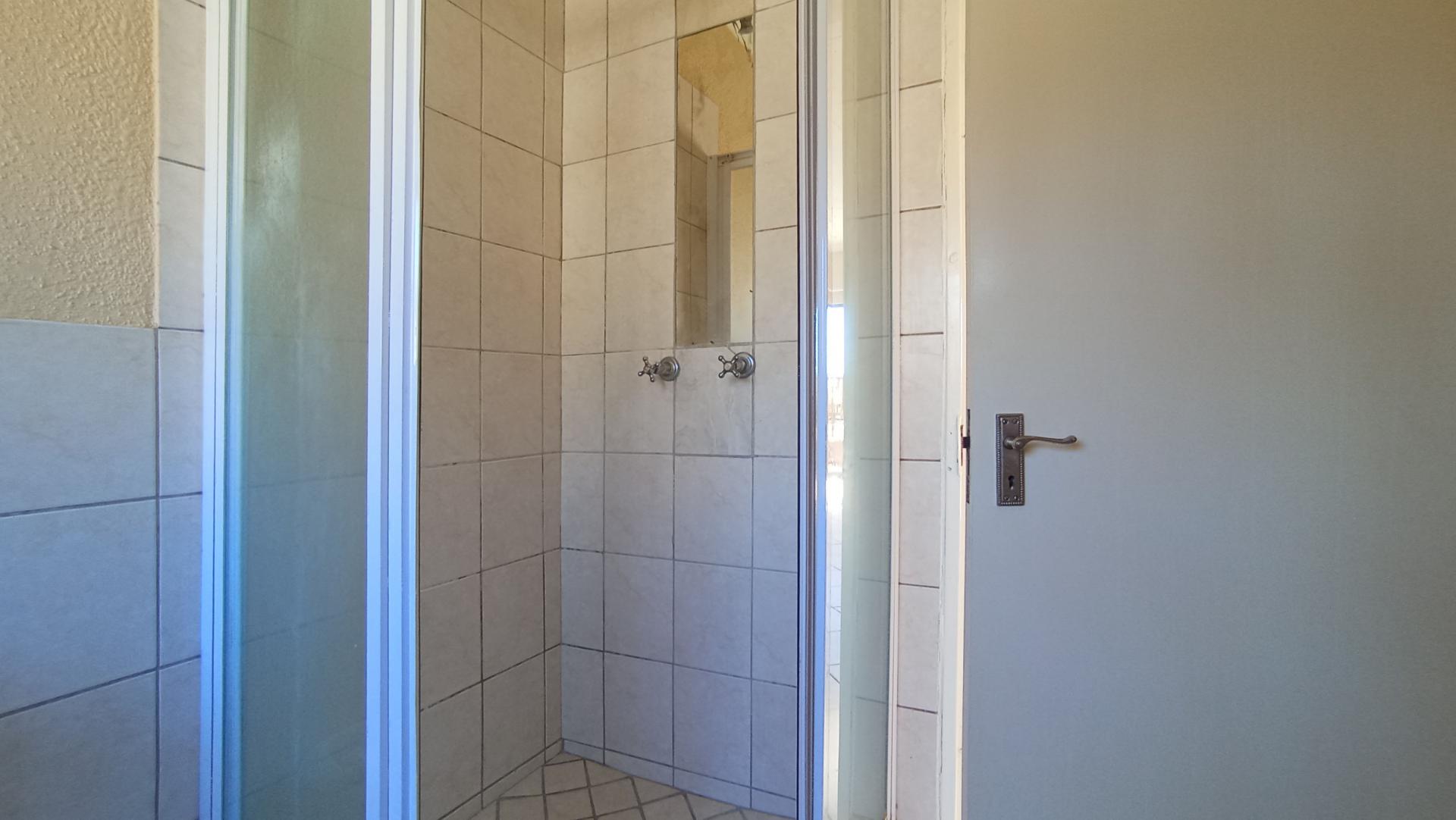 Bathroom 1 - 5 square meters of property in Willowbrook