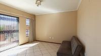 Lounges - 14 square meters of property in Willowbrook