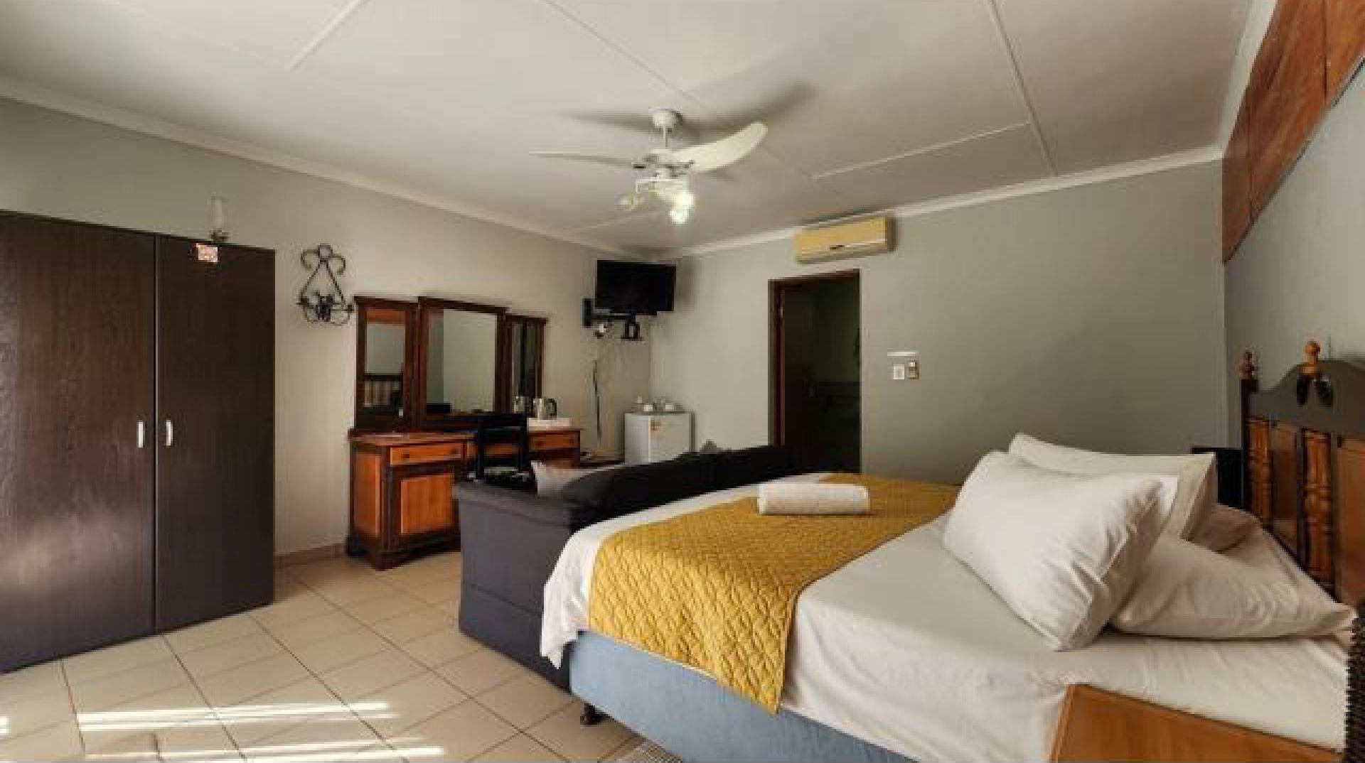 Bed Room 5+ of property in Komatipoort