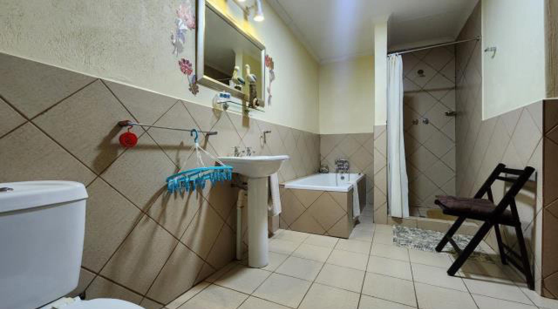 Bathroom 1 of property in Komatipoort