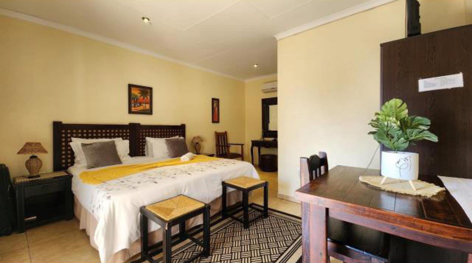 Bed Room 5+ of property in Komatipoort